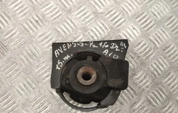 Toyota Avensis T270 Engine mount bracket