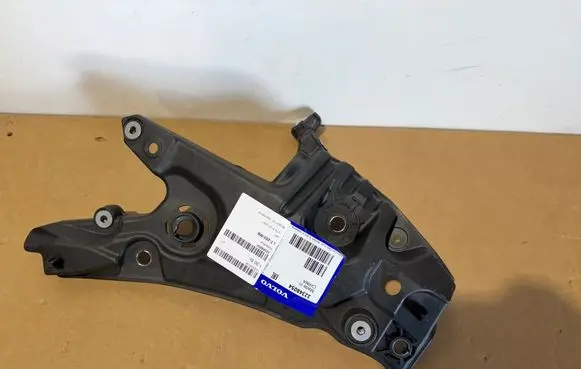Volvo V60 Fender mounting bracket 32348054