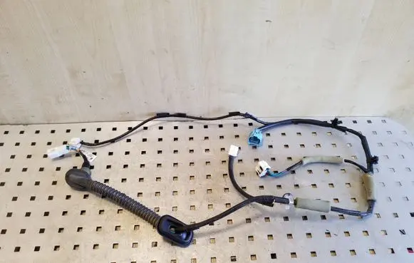 Subaru XV Rear door wiring loom 81823FJ000