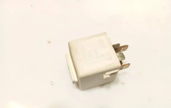 BMW 5 E39 Fuel pump relay V23134C52X90 1729004 1263