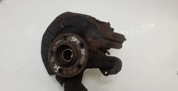 Volkswagen Polo IV 9N3 Front wheel hub spindle knuckle