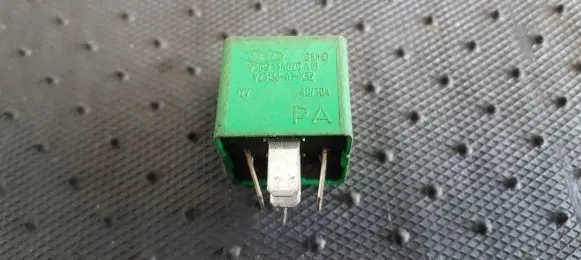 Ford Escort Other relay 93BG13A025A1B V23136-A1-X32