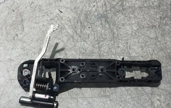 Rear door exterior handle/bracket