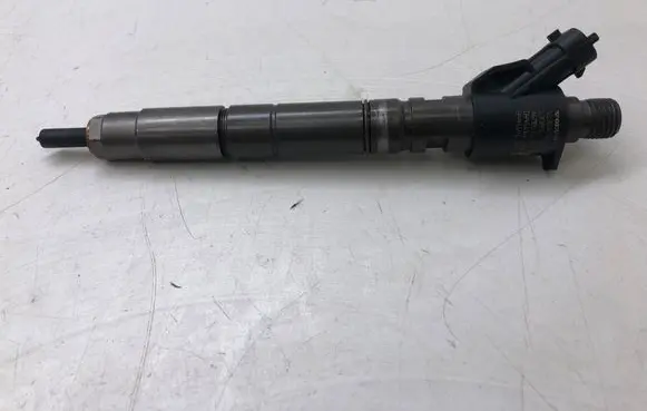 Volvo S60 Fuel injector 31303238 313032382361 13080603336