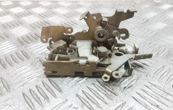 Volkswagen II LT Front door lock 9017200135