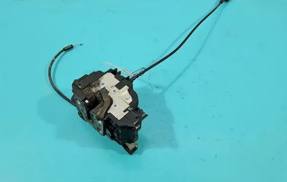 Renault Clio III Front door lock IMPRK1528339