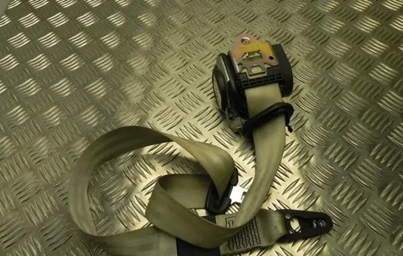 Audi A4 S4 B7 8E 8H Front seatbelt 8E0857705J M1857