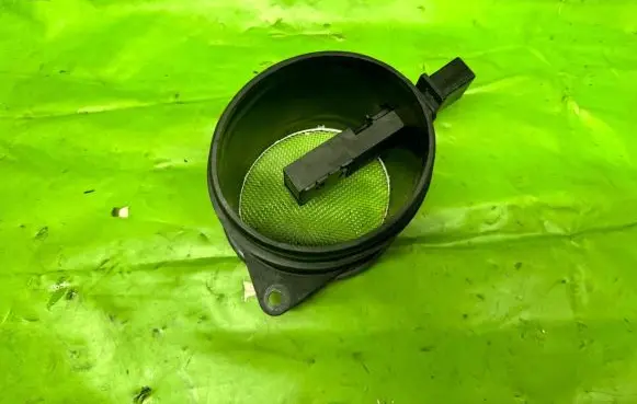 BMW 5 E60 E61 Mass air flow meter 7805415 0281002936 18942372