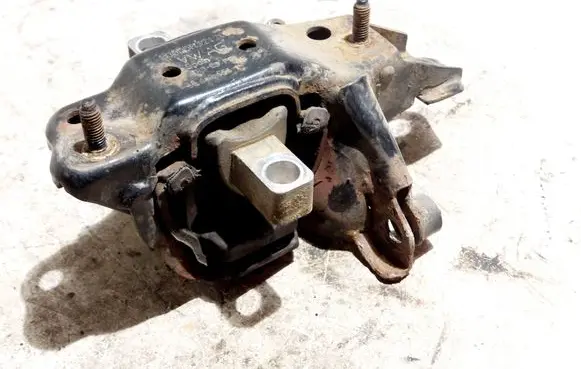 Skoda Fabia Mk1 (6Y) Engine mount bracket 6Q0199555