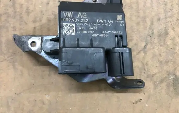 Audi Q8 Glow plug pre-heat relay 059907282