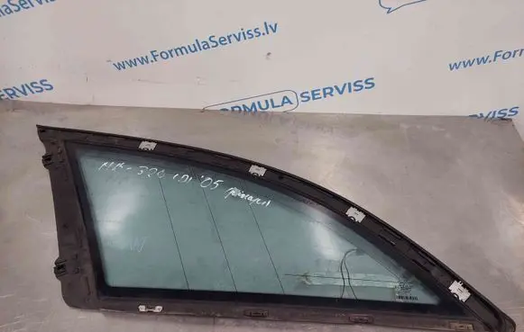 Mercedes-Benz E W211 Rear vent window glass 43R000261