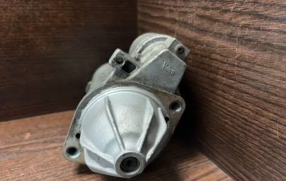 Mercedes-Benz Vito Viano W639 Starter motor 0051511301 D7R46
