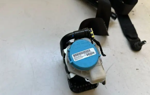 Infiniti Q30 Front seatbelt 307494499228
