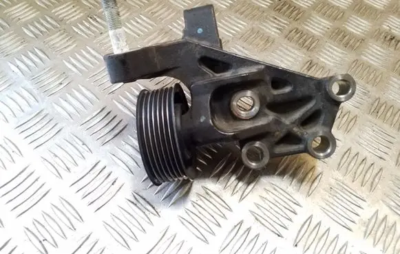Toyota Avensis T270 Engine mounting bracket 123150R020