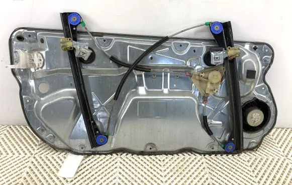 Volkswagen Polo IV 9N3 Front door window regulator with motor 6Y2959801