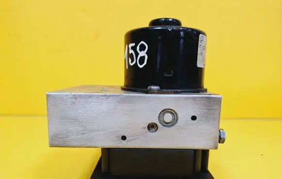 Mercedes-Benz C W203 ABS Pump A2095450232 A0034319412