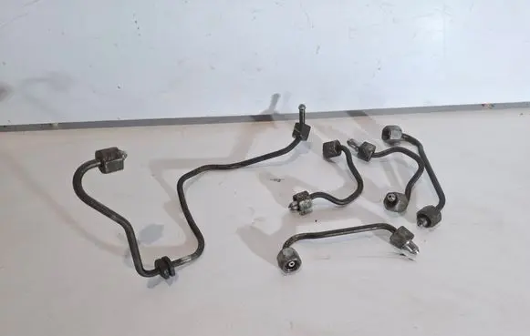 BMW 3 E90 E91 Fuel injector supply line/pipe 