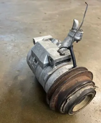 Mitsubishi Pajero Air conditioning (A/C) compressor (pump) X220 X007