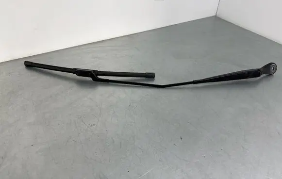 BMW 2 F46 Front wiper blade arm 9464504