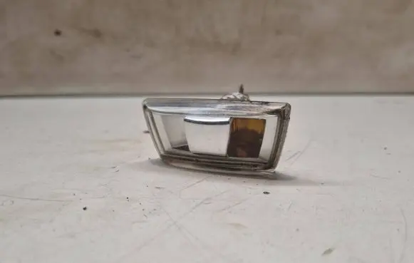 Opel Zafira B Front fender indicator light 