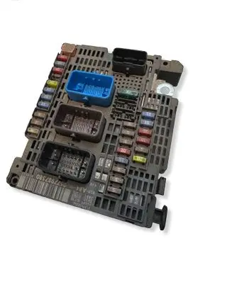 Peugeot 508 Fuse module 9677987580