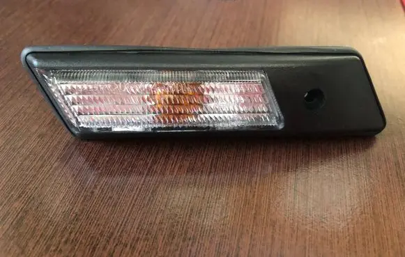 BMW 7 E32 Front fender indicator light 185008252 82199409391 82199404391