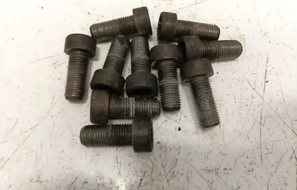 Volvo V70 Nuts/bolts 