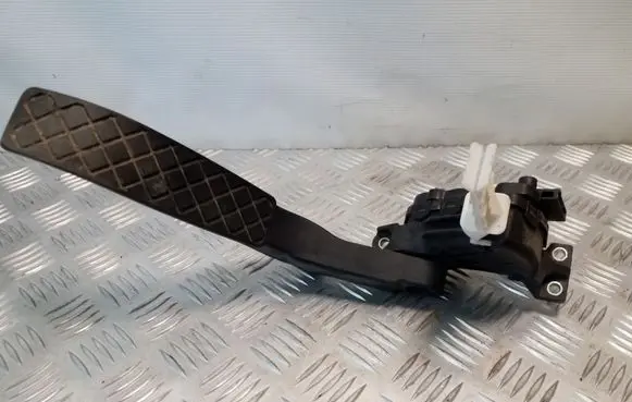 Volkswagen Touareg I Accelerator throttle pedal 7L6721507