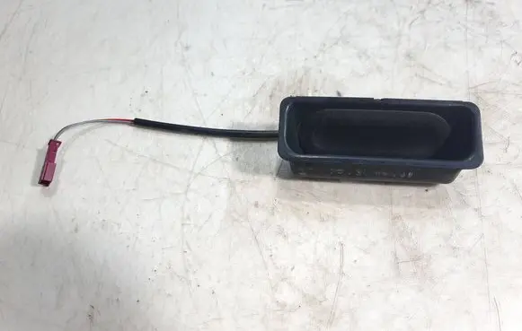 BMW 5 E60 E61 Tailgate opening switch 8168035