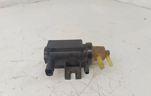 Mercedes-Benz C W204 Vacuum valve A0071531428