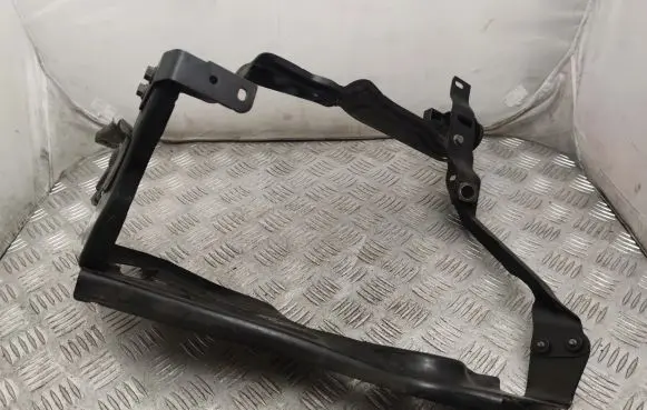 Mercedes-Benz C W204 Headlight/headlamp mounting bracket A2046200191 PP204626044
