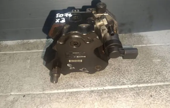 BMW X3 E83 Fuel injection high pressure pump 7788670
