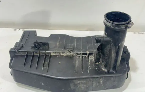 Peugeot 207 Air filter box 9672060980
