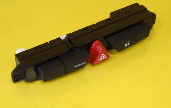 KIA Ceed Hazard light switch 93700-1H900 937001H900 93700-1H910