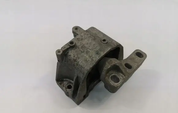 Volkswagen Golf V Engine mount bracket 1K0199262AF