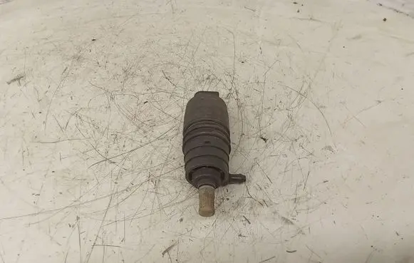 BMW 5 E39 Windscreen/windshield washer pump