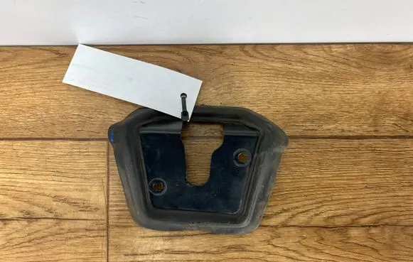Chevrolet Corvette C6 Tailgate/boot lid lock trim MASKOC6