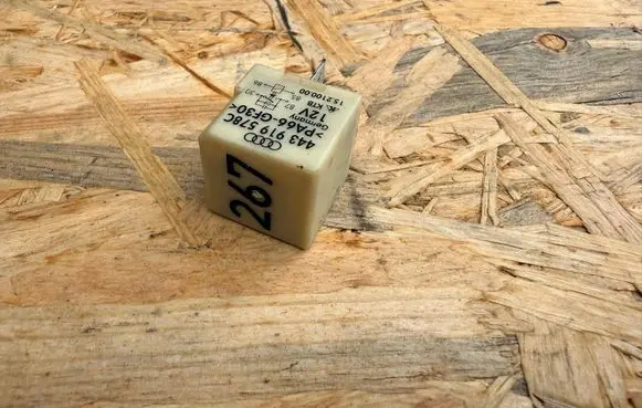 Volkswagen Golf IV Other relay 443919578C