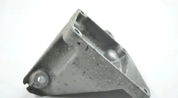 Mercedes-Benz CLS C219 Engine mounting bracket A2722231604