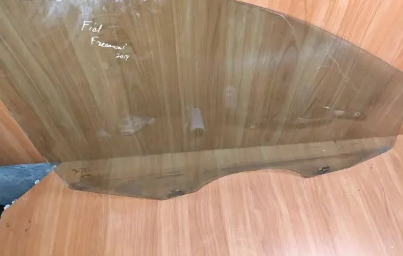 Fiat Freemont Front door window glass four-door 43R004583 E000266