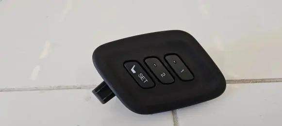 Honda CR-V Seat control switch M38008