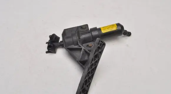 Ford Mondeo Mk III Headlight washer pump 1307030163