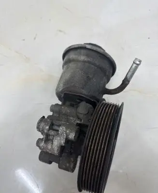 Toyota Avensis T250 Power steering pump