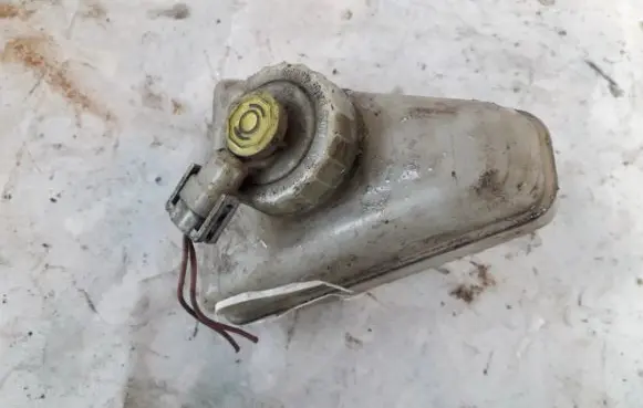 Peugeot 405 Brake fluid reservoir 3350881651 3.3508-8165.1