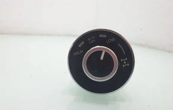 Volkswagen Touareg I Differential lock switch 7L6857706A