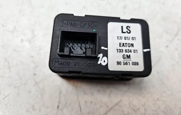Opel Zafira A Electric window control switch 13363401