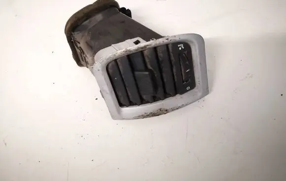 Skoda Roomster (5J) Dash center air vent grill 5J0819701
