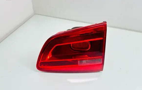 Volkswagen Touran II Tailgate rear/tail lights 