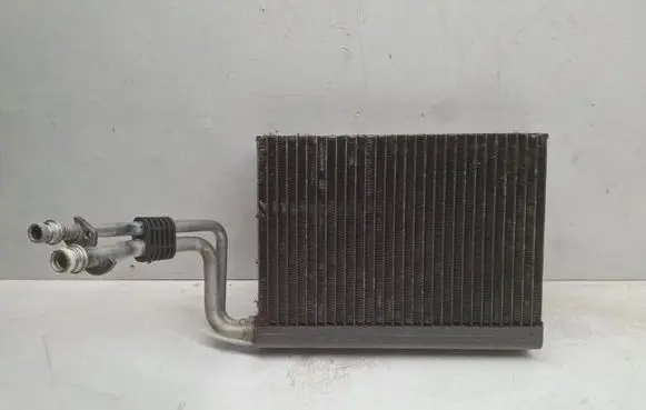 BMW 1 E81 E87 Air conditioning (A/C) radiator (interior) 668618N