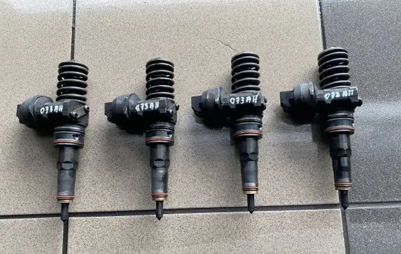 Seat Alhambra (Mk1) Fuel injector 038130073AH
